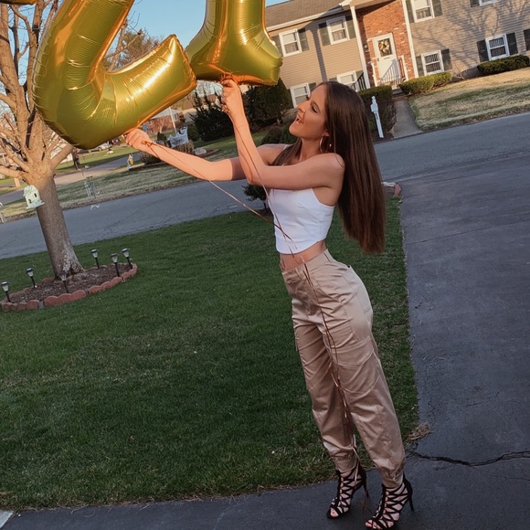 Meet your Posher, Jona - Picture 1 of 5